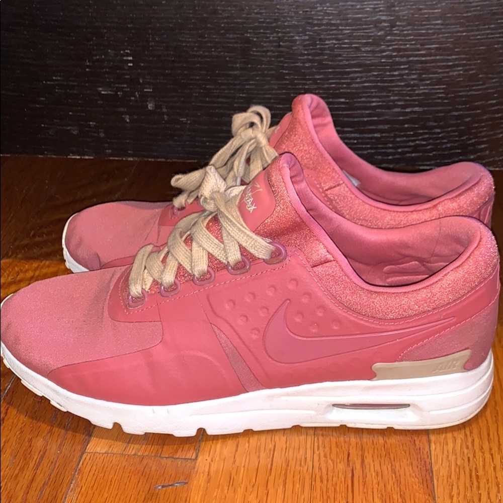 Cute Pink Nike Air Maxes 😍